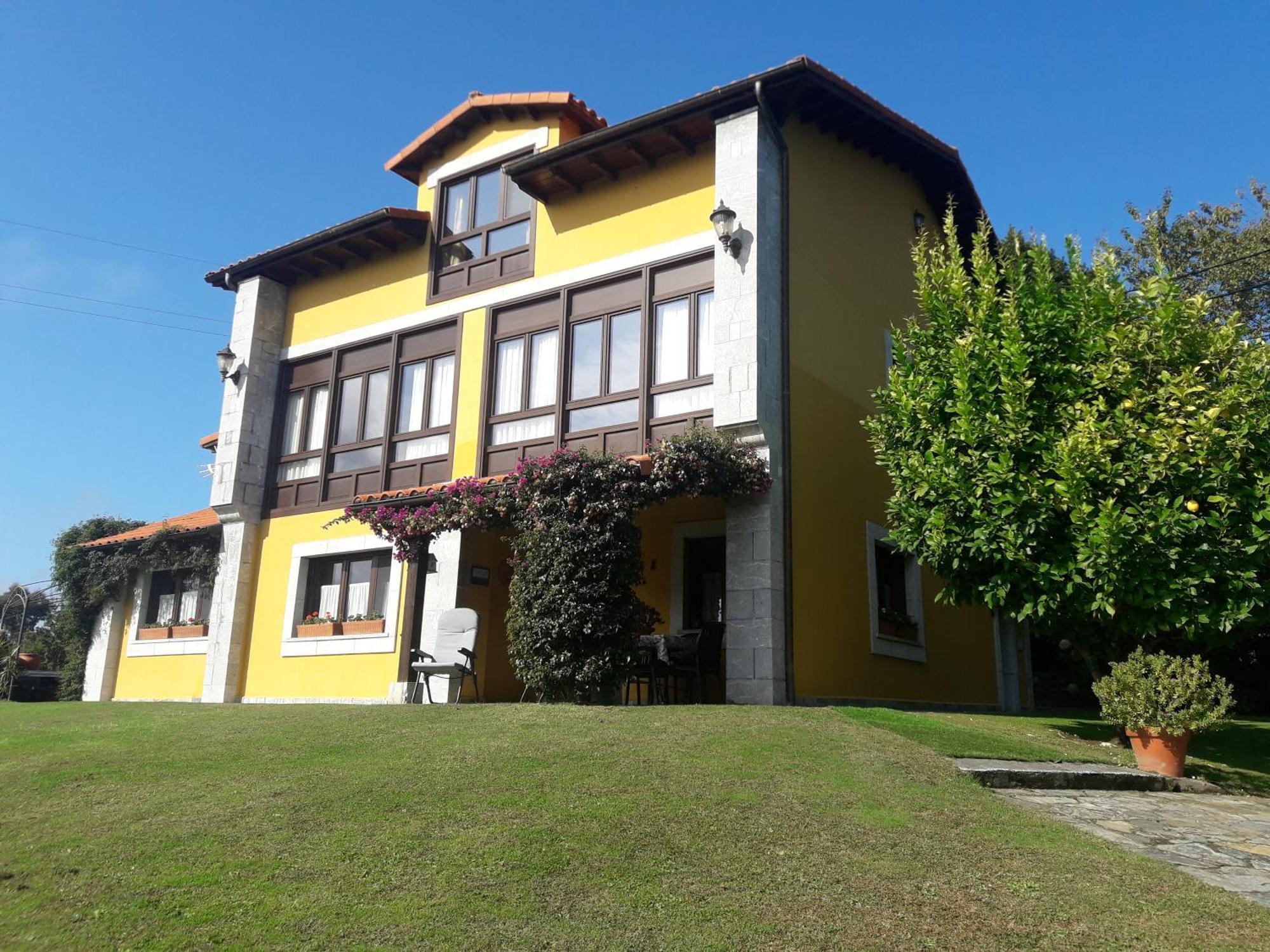 Hostal El Corral Del Acebo Nueva De Llanes Exterior foto